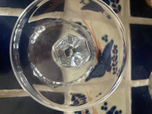Load image into Gallery viewer, Vintage France Arcoroc Champagne Glasses
